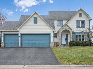 561 Falcon Ridge Rd, Woodbury, MN 55125