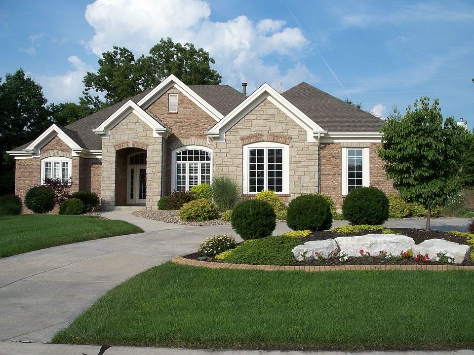 Front / Circle Driveway