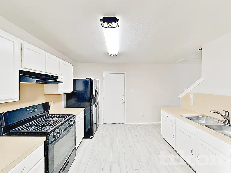 12402 Grossmount Dr — Photo 7