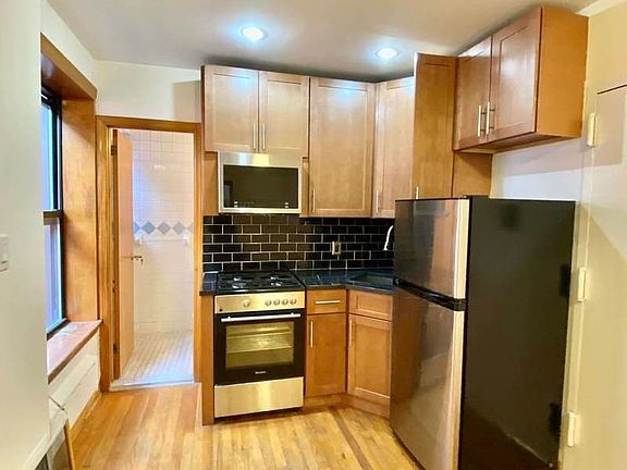 3rd image of 202 Elizabeth St APT 21