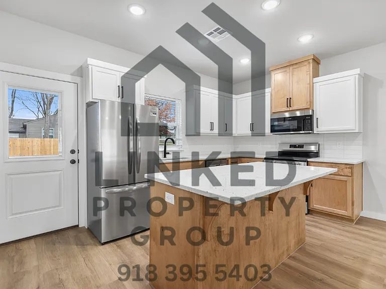 126 E Midway St — Photo 6