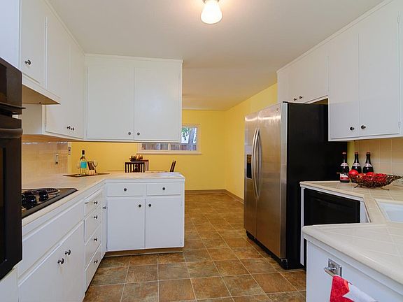 5th image of 1407 Bryan Ave