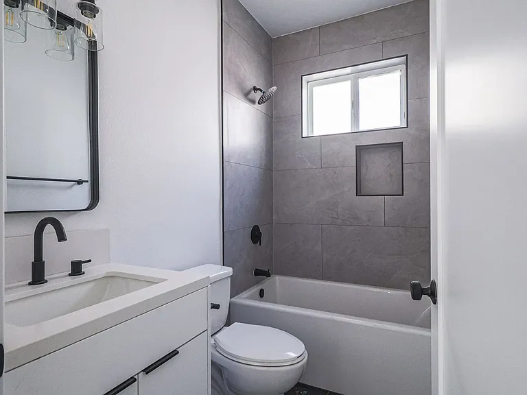 New Construction Luxury 4 Bed Townhomes With Roof Decks — Photo 57