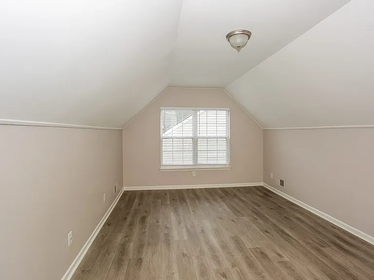 5902 Shining Oak Ln — Photo 16