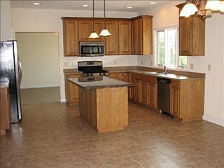 2nd image of 392 Castle Wynd Dr