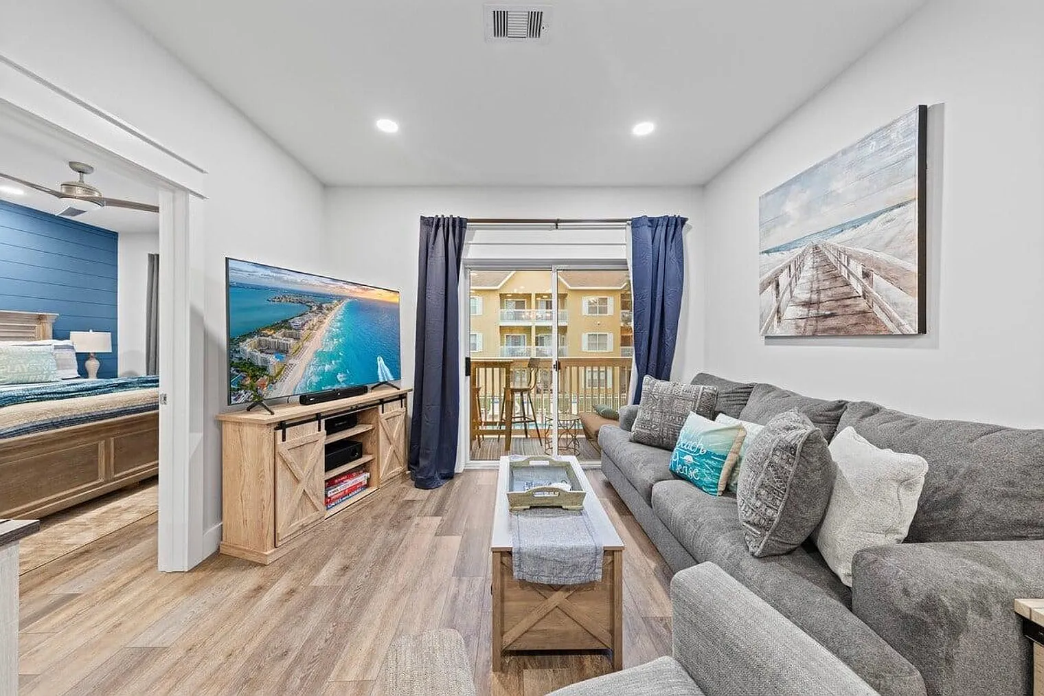 2 bed, 2.0 bath, 936 sqft, $2,134 — Photo 3