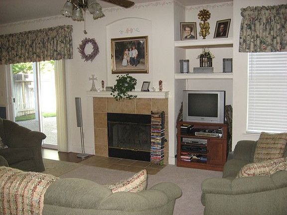 3rd image of 759 Chateau Cir