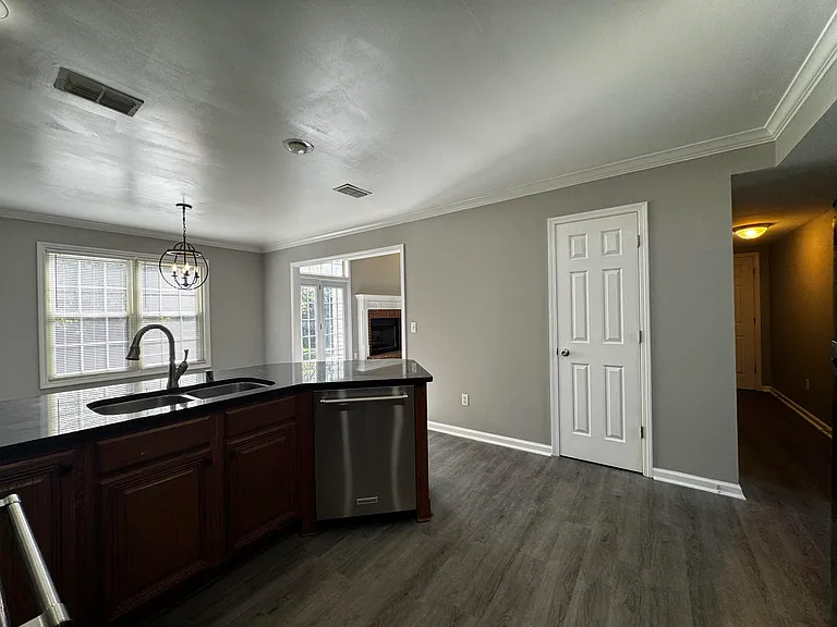 2224 Wilmington Ln — Photo 10
