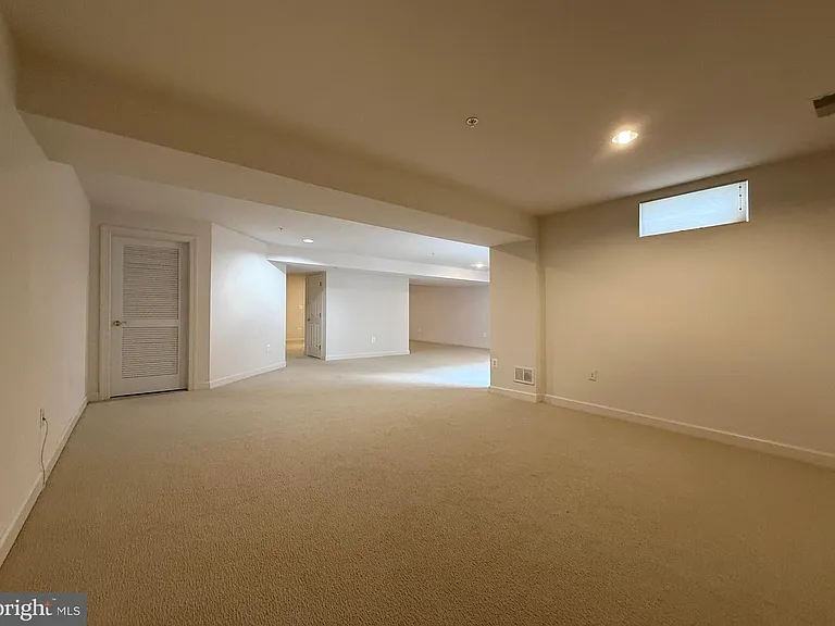 4415 Medallion Dr — Photo 45
