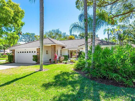 5th image of 5711 Garden Lakes Majestic