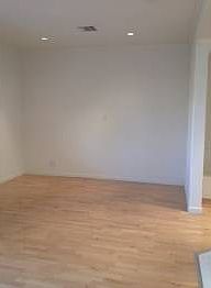 3rd image of 829 N Sycamore Ave