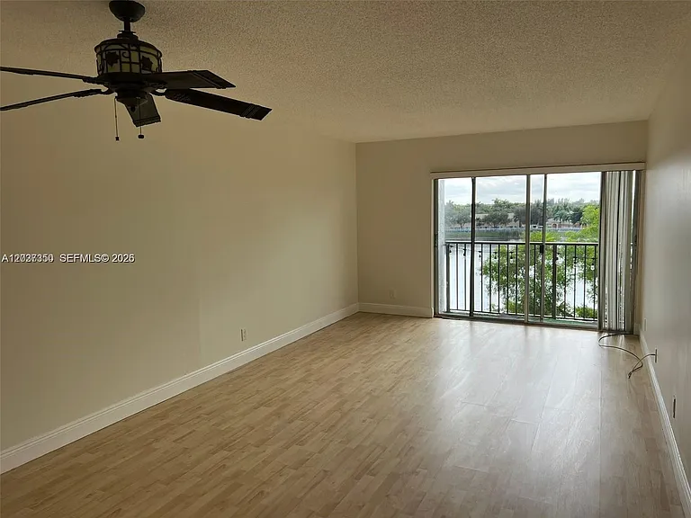 8600 N Sherman Cir #504 — Photo 23