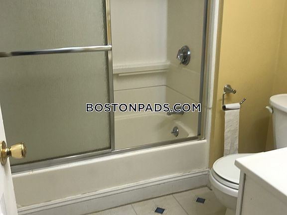 3rd image of 159 Essex St APT 5