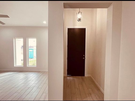 3rd image of 1404 El Caporal Dr