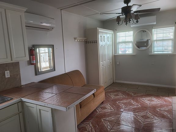 4th image of 501 Barcelona Dr #B
