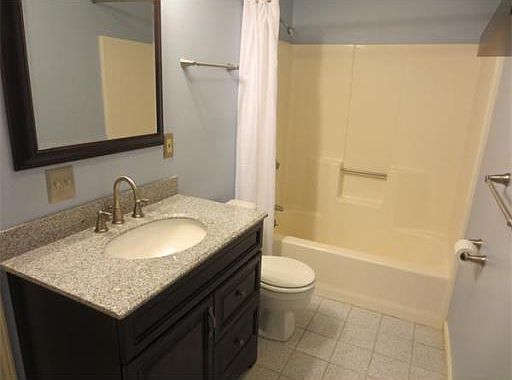 3rd image of 1524 Gorham St Unit 205
