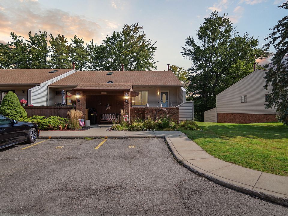 1st image of 25720 Lexington Dr #6