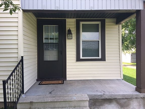 3rd image of 1731 Hilldell Ave