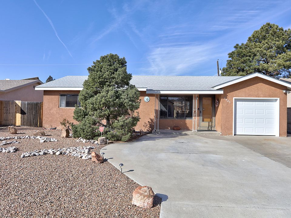 1st image of 2925 Cagua Dr NE