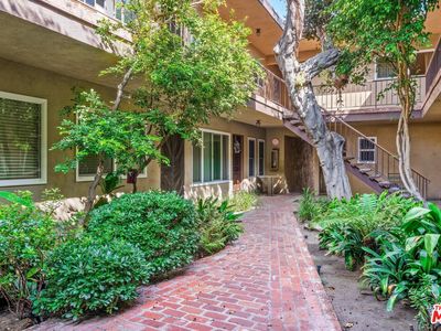 1722 Brockton Ave APT 11, Los Angeles, CA, 90025