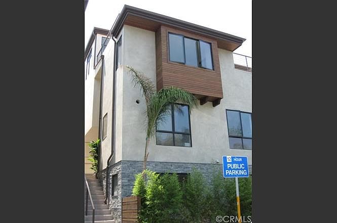 1st image of 844 Bard St