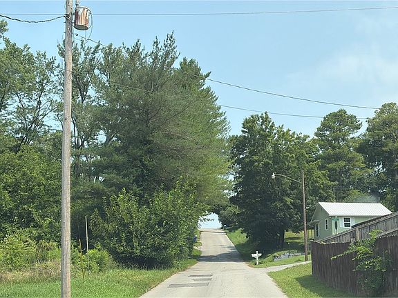 5th image of 838 Lakewood Dr