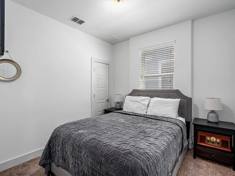 7407 Oberon St — Photo 15
