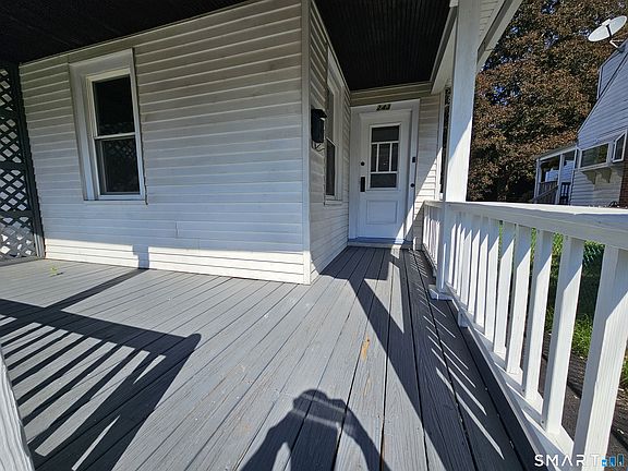 4th image of 243 Oak St