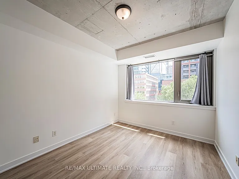 400 Wellington St W #306 — Photo 14