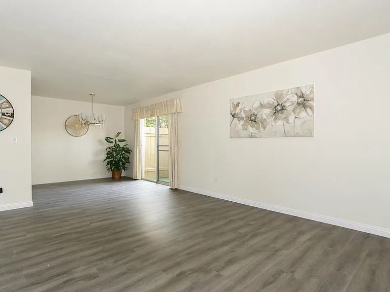 7911 Camino Glorita — Photo 5