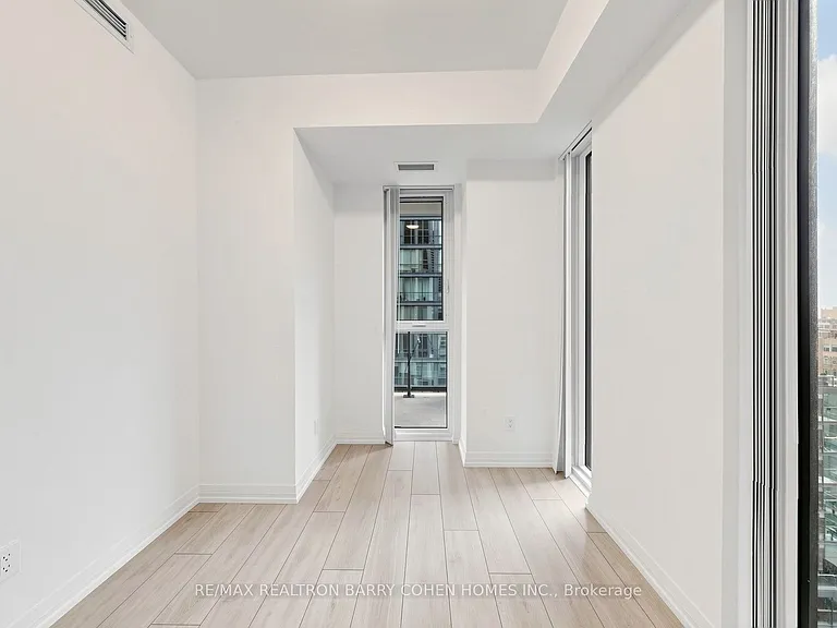 400 King St W #1922 — Photo 33