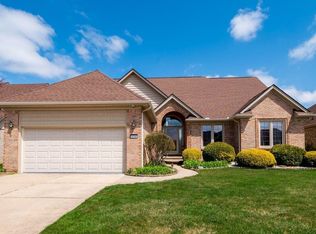 34246 Pioneer Rd, Fraser, MI 48026