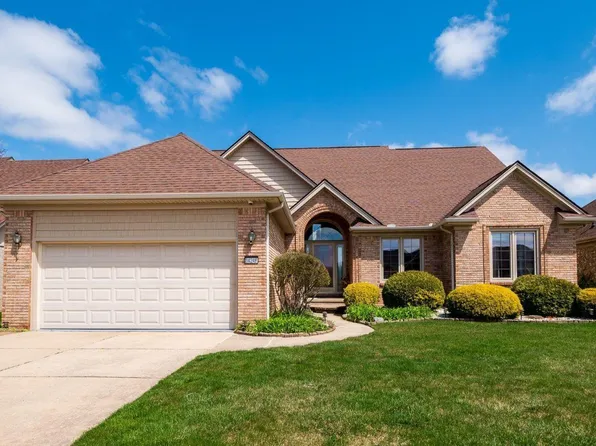 34246 Pioneer Rd, Fraser, MI 48026