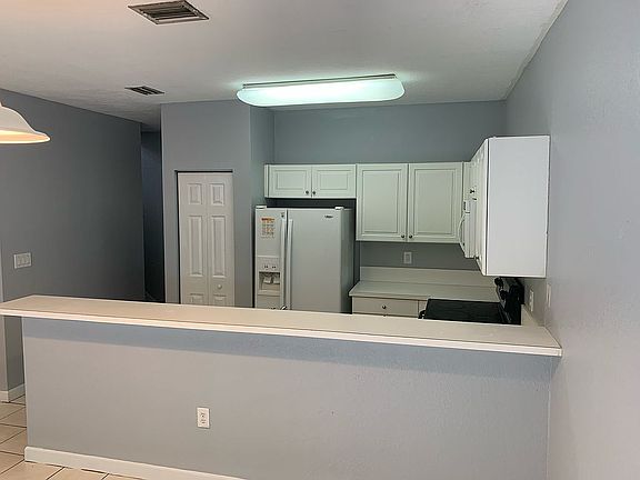 4th image of 2411 NE 42nd Ave