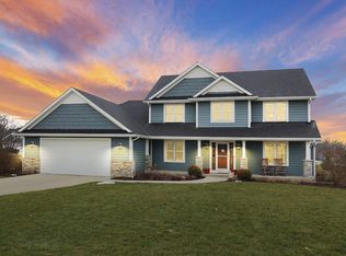 9132 222nd Ave, Salem, WI 53168