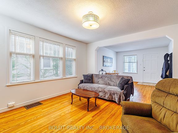4th image of 20 Stuart Ave