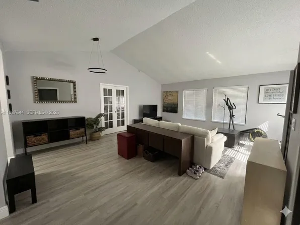 3931 SW 84th Ter, Davie, FL 33328