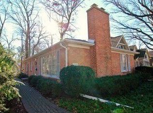 355 E Woodland Rd, Lake Bluff, IL 60044