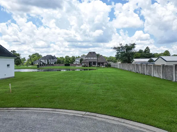 243 Bridgewater Pl, Breaux Bridge, LA 70517