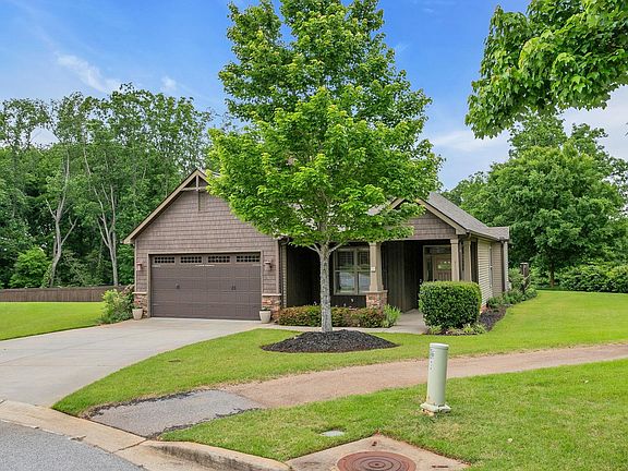 3rd image of 516 Fulton Ct