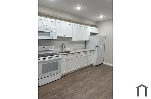 21 E School House Ln Photo 1