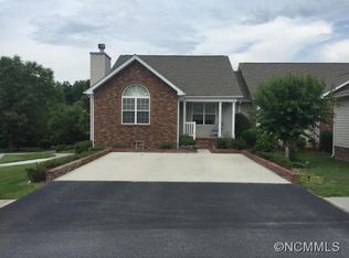 17 S Woodridge View Ct, Hendersonville, NC 28791