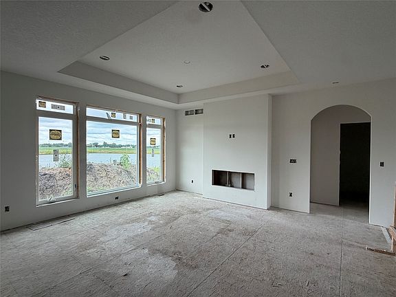 3rd image of 723 SW 15th St