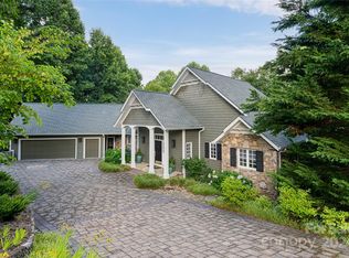 547 Hagen Dr, Hendersonville, NC 28739