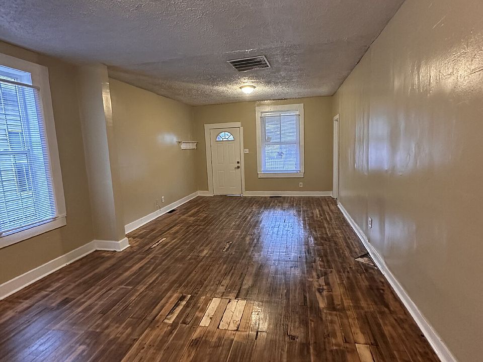 2nd image of 1432 S Illinois St