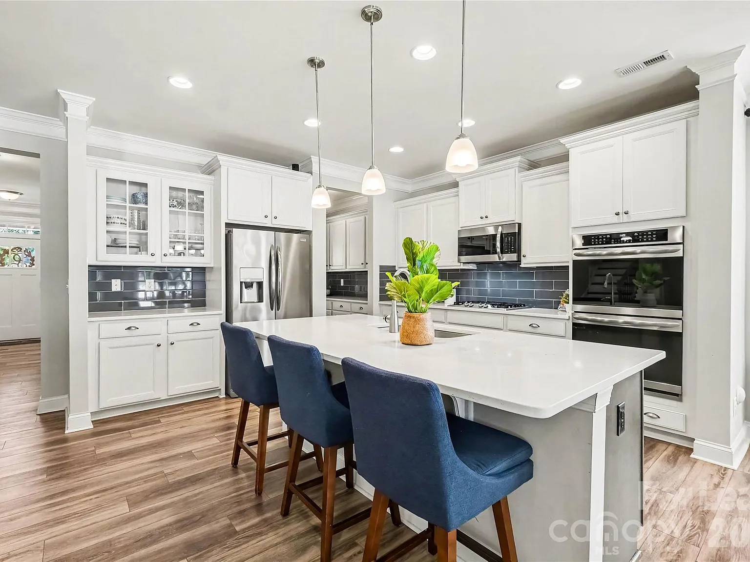 4 bed, 3.0 bath, 3238 sqft, $3,000 — Photo 4