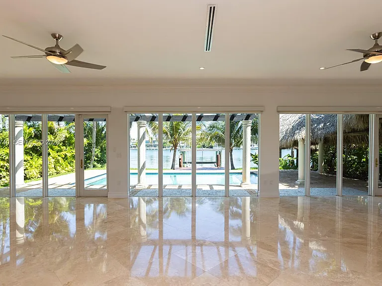 425 N Shore Dr — Photo 2
