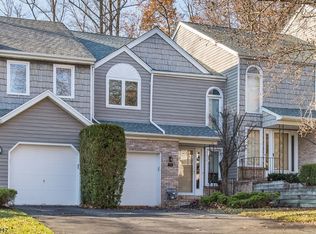 90 Edgefield Dr, Morris Plains, NJ 07950