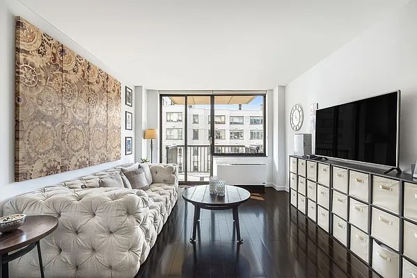 Rented by Warburg | media 9