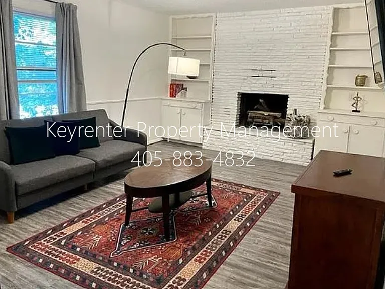 1524 Rowena Ln — Photo 5
